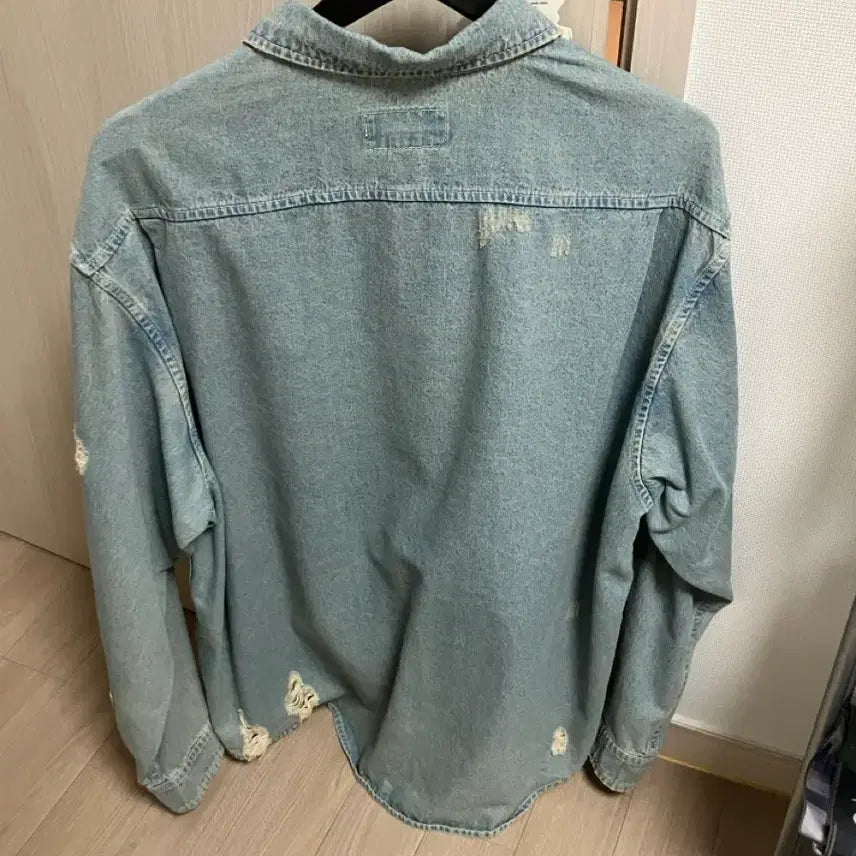 [BUNJANG] thisisneverthat Damaged Denim Shirt XL / (XL) 디스이즈네버댓 데미지드 데님 셔츠