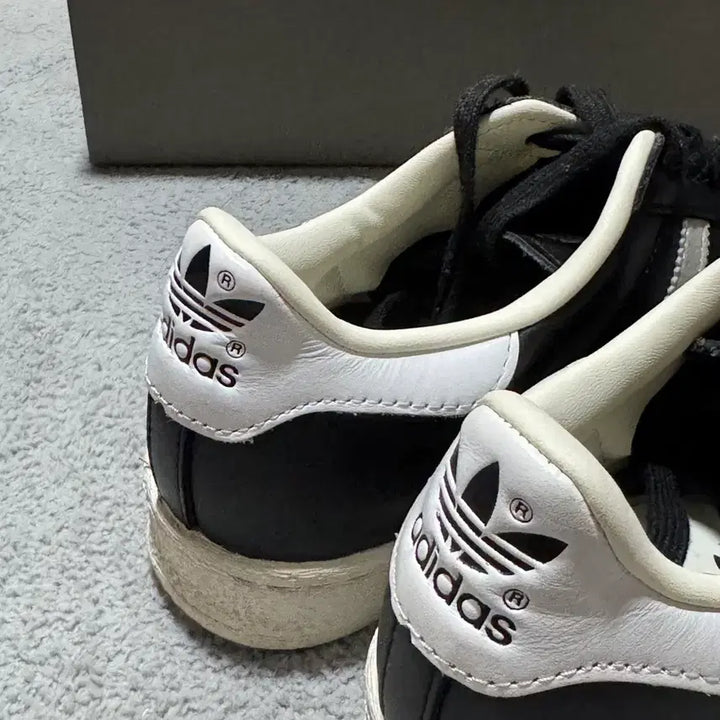 [BUNJANG] Adidas Superstar 82 FI Core Black Shoes / 아디다스 슈퍼스타 82 FI 코어 블랙 (260)