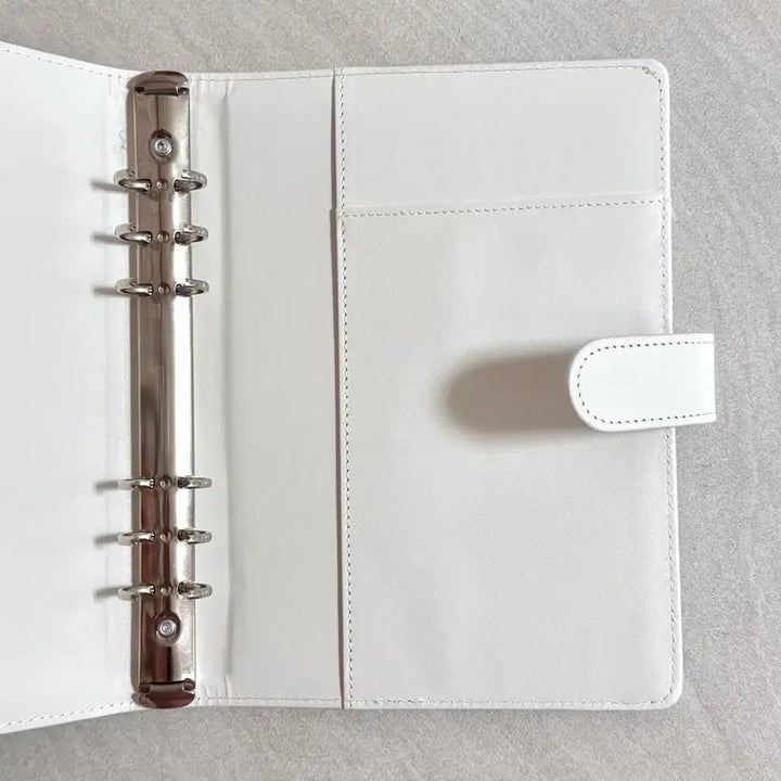 [BUNJANG] Unsealed A5 6-Ring Binder White Photocard Binder / [개봉] A5 6공 바인더 화이트 포카 바인더
