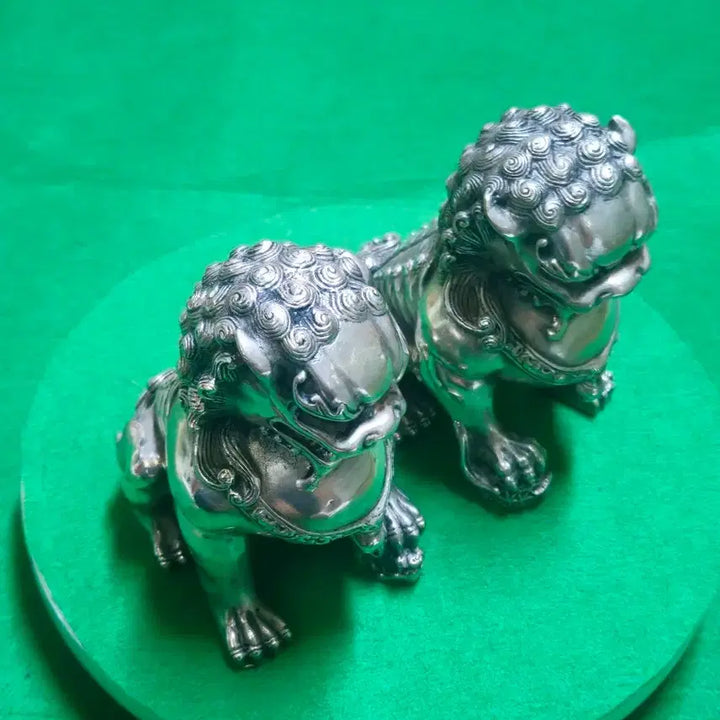 [BUNJANG] Pair of White Copper Haetae (Guardian Lion) Statues, Qianlong Period Mark, Amulet, Wealth and Prosperity / 백동 해태상(풍수 사자상) 암수 한 쌍,건륭년제 낙관,액막이.부귀