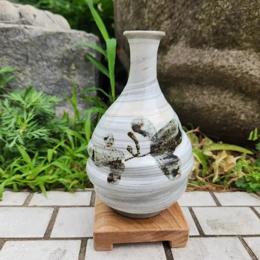 [BUNJANG] Buncheong Iron-Painted Three-Leaf Motif Vase / 분청 철화 삼엽문 주병