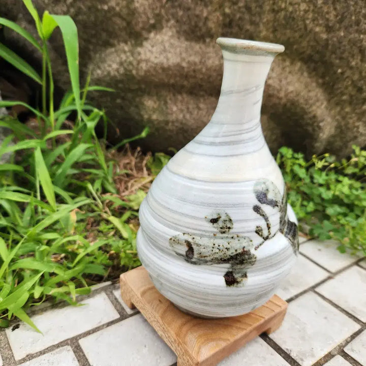 [BUNJANG] Buncheong Iron-Painted Three-Leaf Motif Vase / 분청 철화 삼엽문 주병