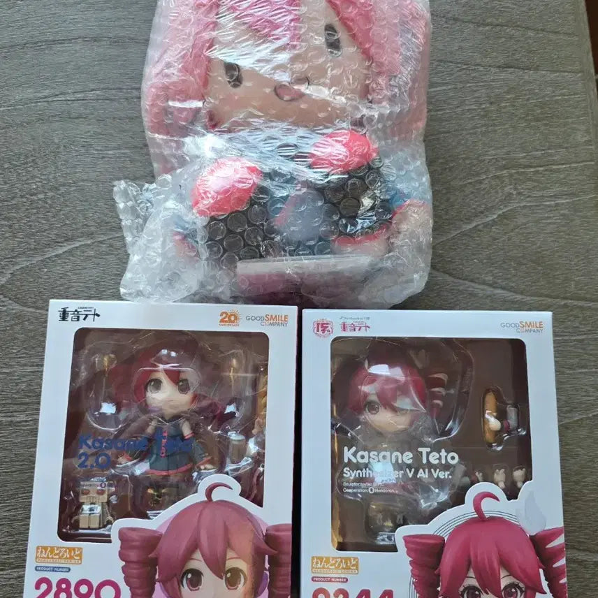 [BUNJANG] Kasane Teto Nendoroid (2.0, Synthesizer V) &amp; Fuwafuchi Plush Bundle Set / 카사네 테토 넨도로이드(2.0, 신스븨)+후와푸치 인형 일괄