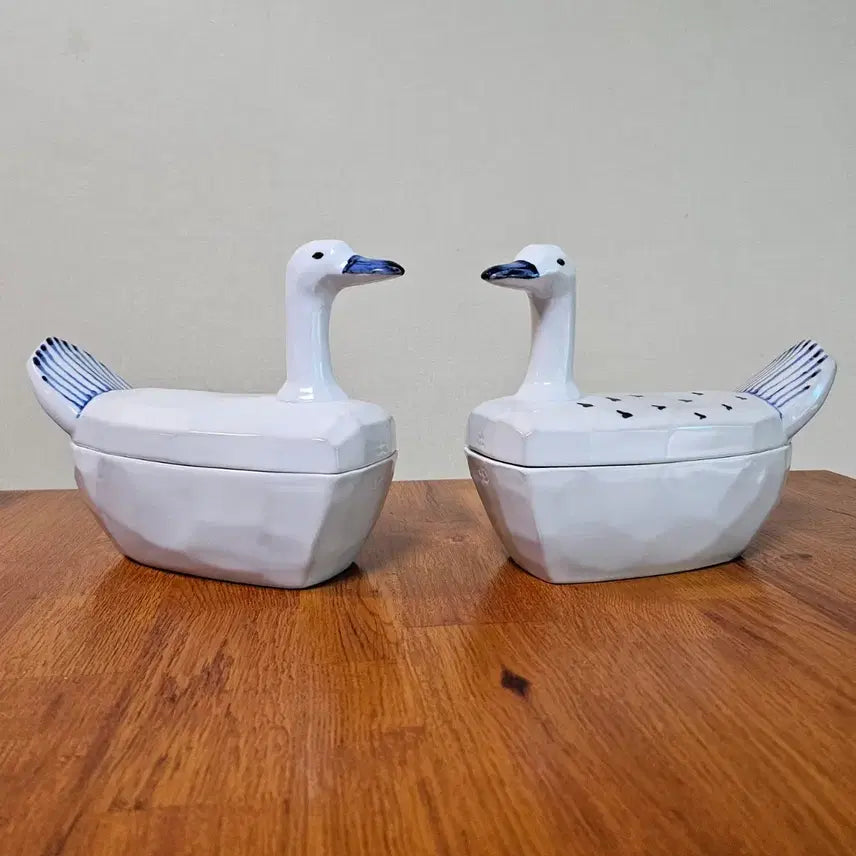 [BUNJANG] Kim Yik-yung Celadon Porcelain Duck Jar Pair / 토전 김익영선생. 백자청화 오리합 한쌍.
