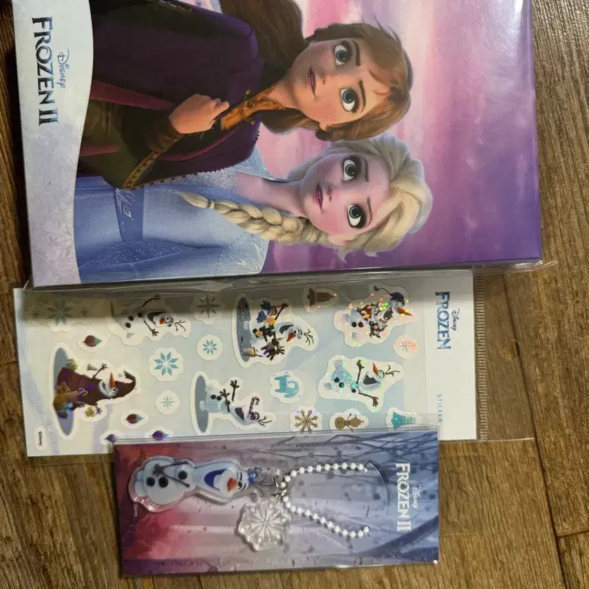[BUNJANG] Disney Frozen 2 Bundle Set Goods Package (40 Postcards/Keychain/Stickers) / 새상품 겨울왕국2 일괄세트 굿즈패키지(엽서북40매/키링/스티커)