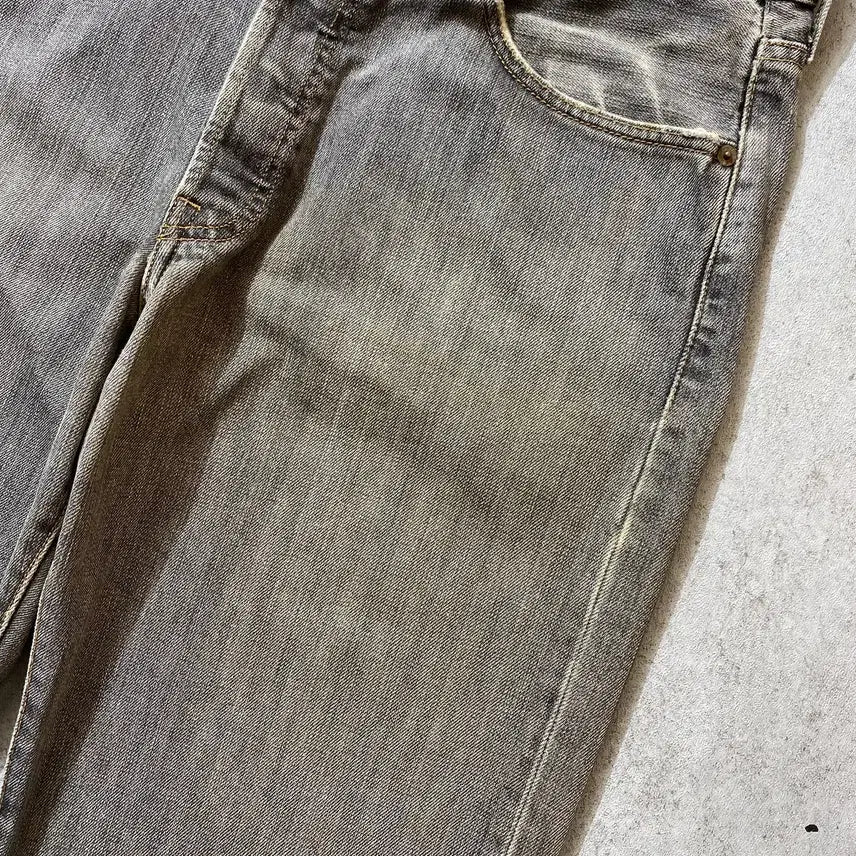 [SOLD OUT] [34] 00s Levi&