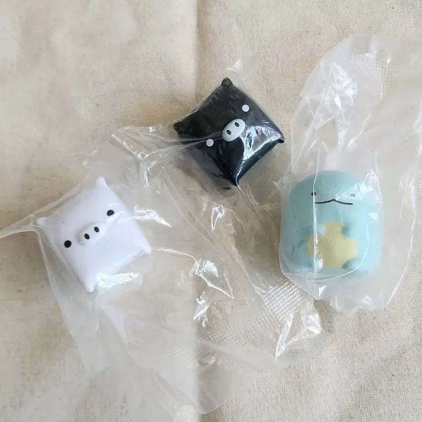 [BUNJANG] San-X Sumikko Gurashi Monokurobu Mini Figure (Sealed) / 미개봉) 산엑스 미니 피규어 스밋코구라시 모노쿠로부