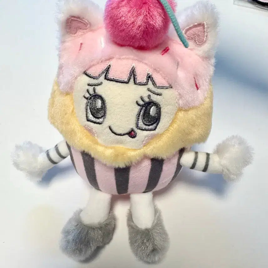 [BUNJANG] Mezzo Piano Happy Park Cherry Cupcake Mascot Charm / 메조피아노 해피파크 체리 컵케이크 마스코트