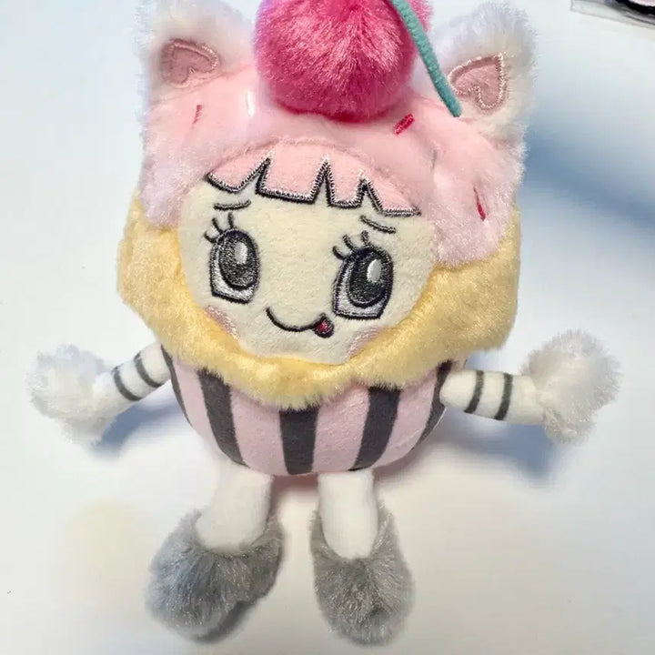 [BUNJANG] Mezzo Piano Happy Park Cherry Cupcake Mascot Charm / 메조피아노 해피파크 체리 컵케이크 마스코트