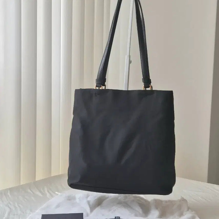 [BUNJANG] Prada Pocono Nylon Triangle Plate Leather Shoulder Bag / 프라다 포코노 나일론 삼각 플레이트 레더 숄더백