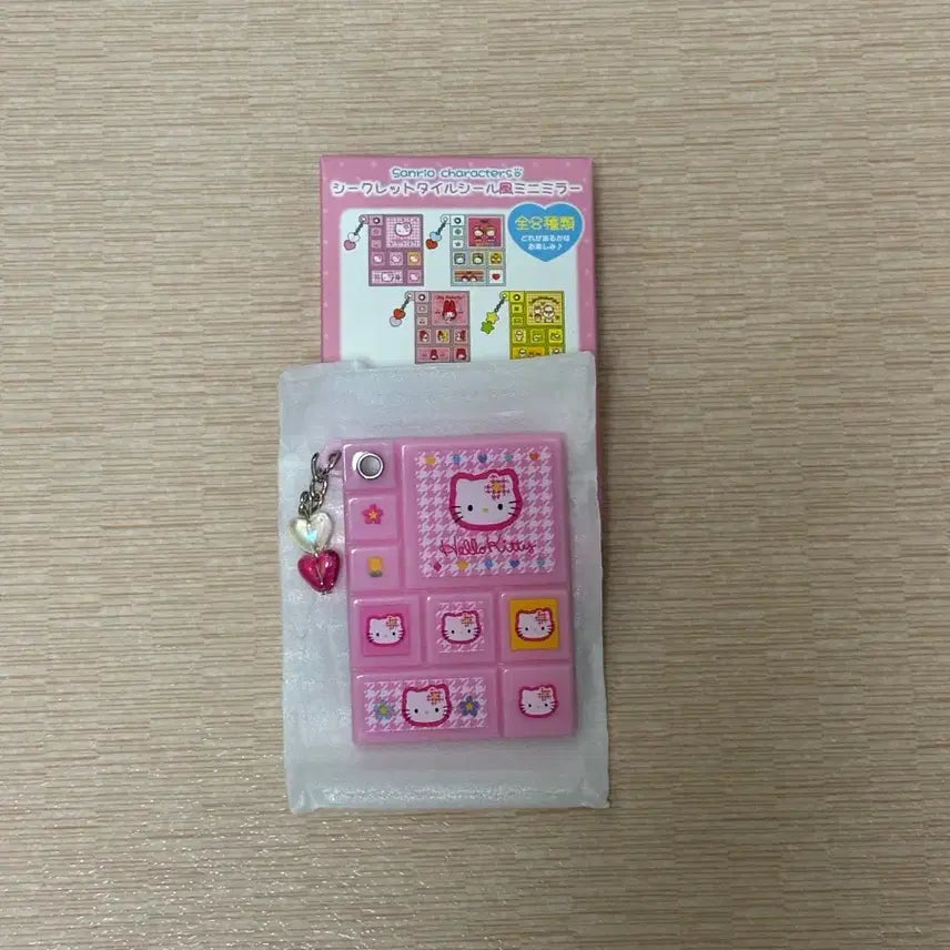 [BUNJANG] Sanrio Heisei Kao Hana Hello Kitty Tile Mini Sticker Mirror / 산리오 헤이세이 카오하나 헬로키티 키티 타일 미니 스티커 거울