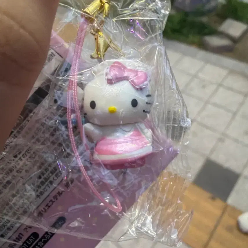 [BUNJANG] Sanrio Hello Kitty Ice Cream Charm (Sealed) / 미개봉 아이스크림 키티 키링