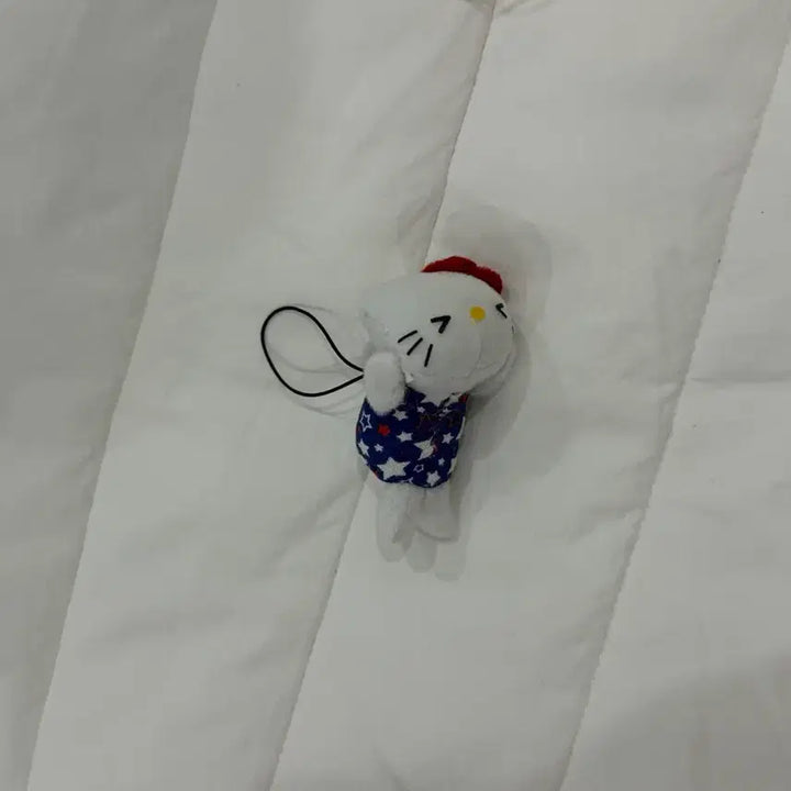[BUNJANG] Vintage Hello Kitty "Poop" Charm with Winking Star Accent / 고전 헬로키티 똥 키링 윙크 별