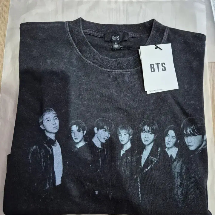 [BUNJANG] BTS Photo T-Shirt Black (M Size) / BTS photo 포토 티셔츠 블랙 새상품
