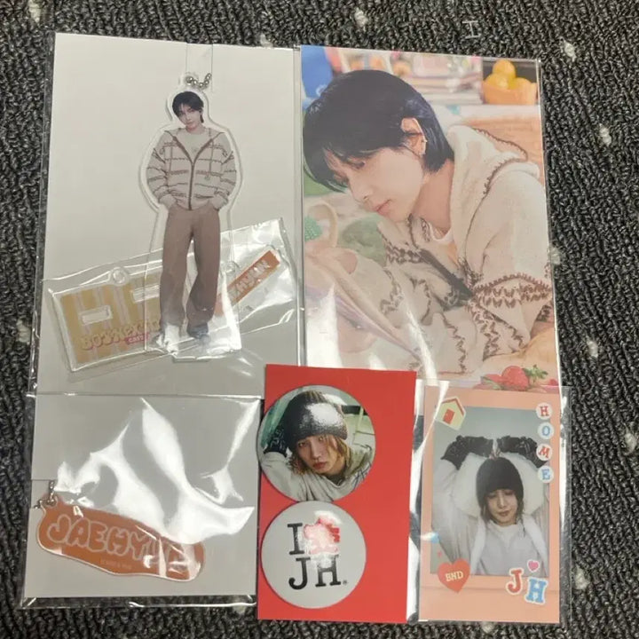 [BUNJANG] BOYNEXTDOOR Jaehyun Japanese Cafe Photocard, Acrylic Stand, Keyring Set / 보넥도 재현 일본 카페 사진엽서, 아크릴 스탠드, 키링