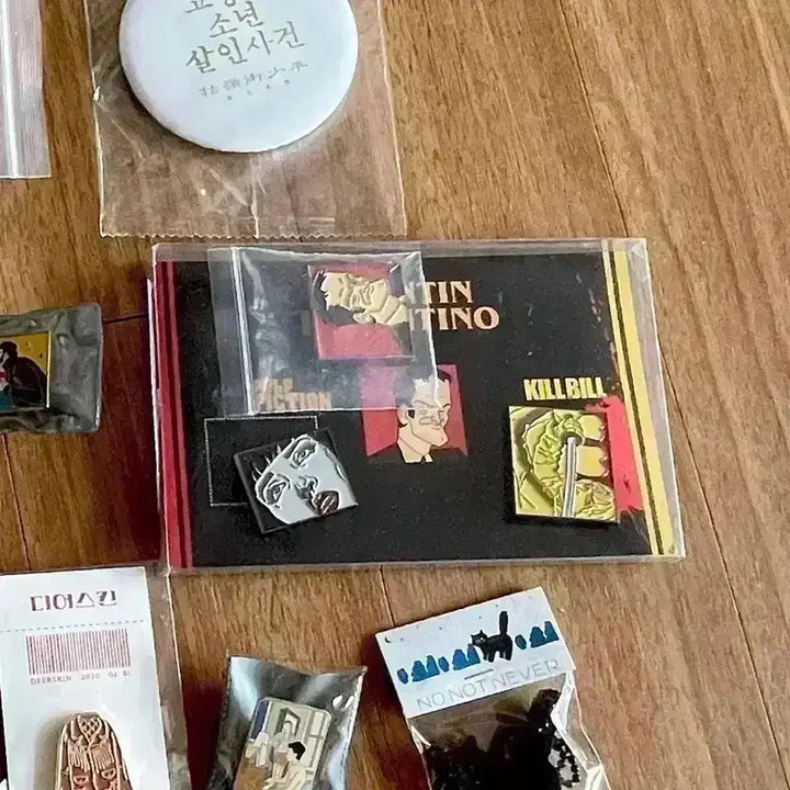 [BUNJANG] Kill Bill Bloody Poster &amp; Badge Set / 킬빌 더홀블러디어페어 3주차블러디 포스터 뱃지쿠엔틴타란티노Killbill