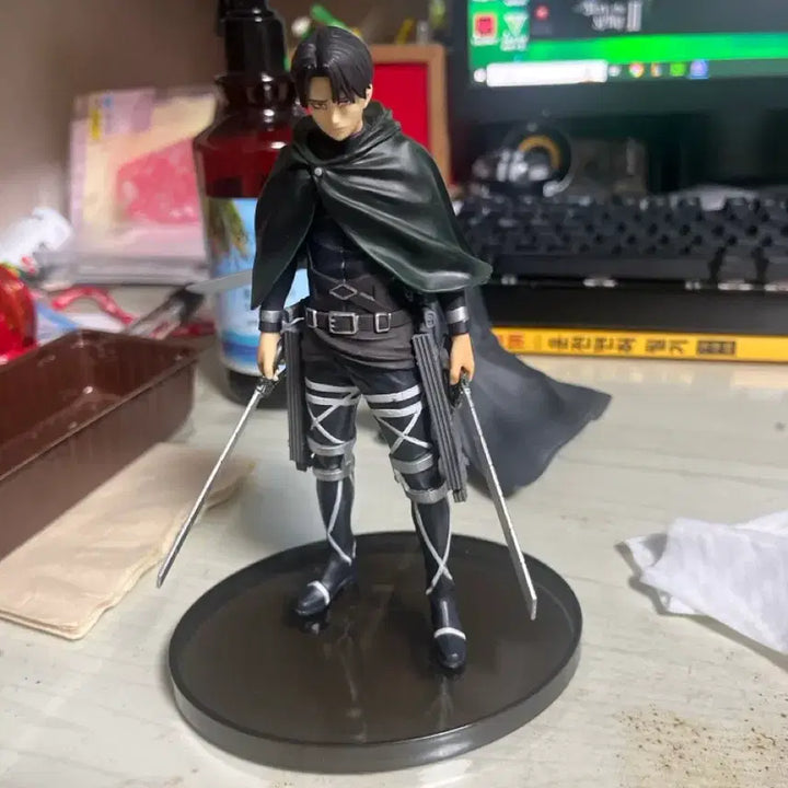 [BUNJANG] Attack on Titan Levi 10th Anniversary Figure / 진격의거인 리바이 10주년 피규어