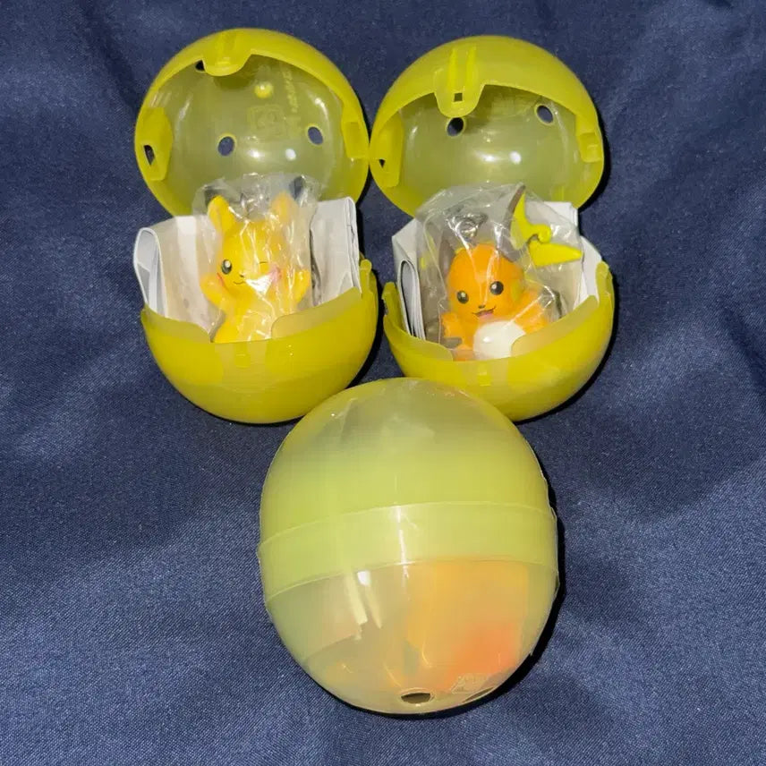 [BUNJANG] Pokemon Pikachu, Raichu Gacha Figures (Sitting, Dangling) / 포켓몬 피카츄, 라이츄 가챠 (앉아있는 피타츄, 대롱대롱)