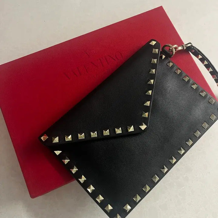 [BUNJANG] Valentino Rockstud Envelope Clutch / (정품)발렌티노 락스터드 엔벨롭 클러치