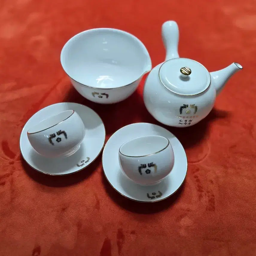 [BUNJANG] Cheongwadae Roh Moo-hyun Presidential Phoenix Pattern White Porcelain Tea Set / 청와대 노무현 대통령 봉황무늬 백자 다기세트