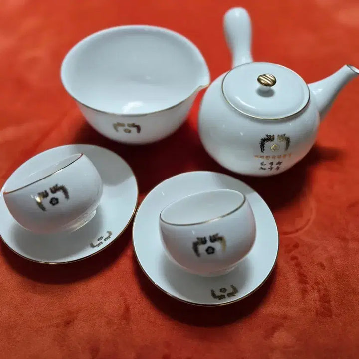 [BUNJANG] Cheongwadae Roh Moo-hyun Presidential Phoenix Pattern White Porcelain Tea Set / 청와대 노무현 대통령 봉황무늬 백자 다기세트
