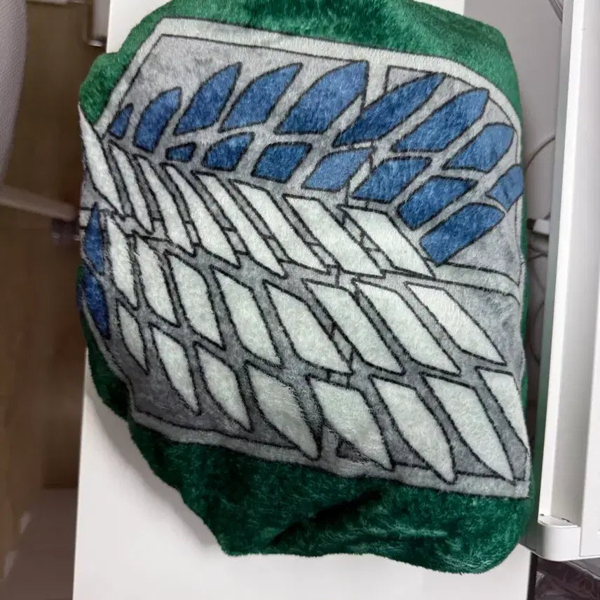 [BUNJANG] SPAO Attack on Titan Blanket Cape / 스파오 진격의거인 담요 망토