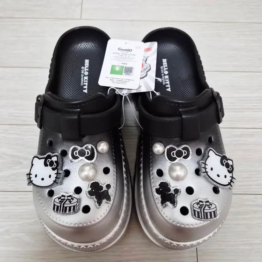 [BUNJANG] Hello Kitty Platform Sandals with Jibbitz (240) / 헬로키티 통굽 샌들 키높이 슬리퍼 키티 지비츠 240 새상품