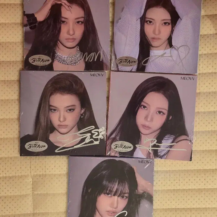 [BUNJANG] MEOVV Autographed 5-Set Album (Sealed) / 5종세트 친필 싸인 MEOVV 미야오 meovv