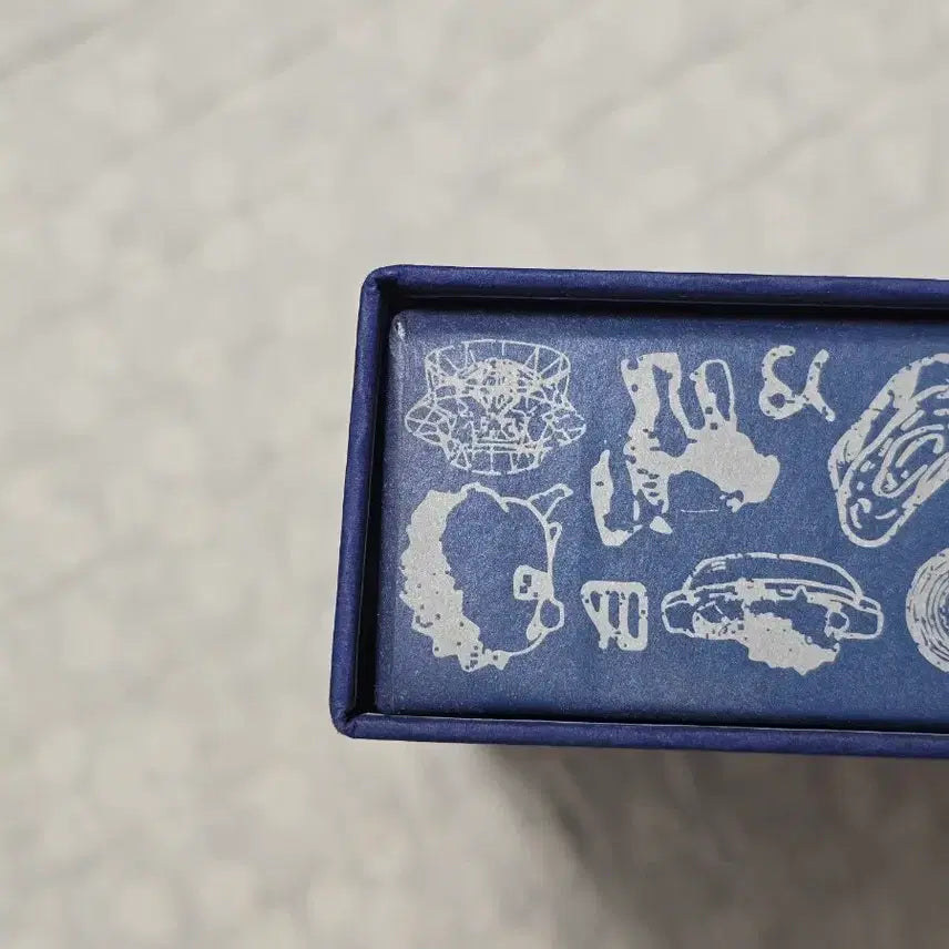 [BUNJANG] Zutto Mayoi. Official Goods Official Album 1st Album "Zamza-Hwa" Alpha Grimoire / [바로배송] 즛토마요 정규1집 잠잠화 알파 마도서