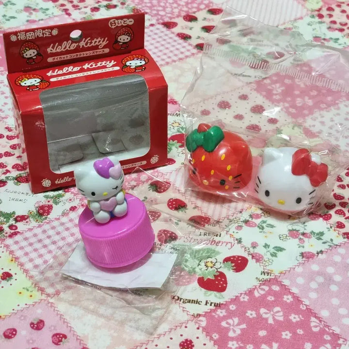 [BUNJANG] Classic Hello Kitty Strawberry Case Heart PET Bottle Cap Set (2 pcs) / 고전 헬로키티 딸기 케이스 하트 페트병 캡 2개 일괄