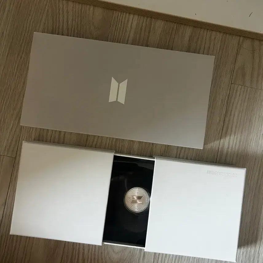 [BUNJANG] BTS 10th Anniversary Commemorative Silver Coin / 방탄소년단 BTS 데뷔 10주년 기념 은화