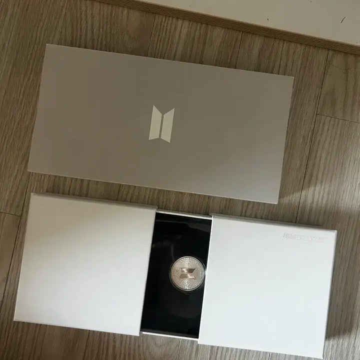 [BUNJANG] BTS 10th Anniversary Commemorative Silver Coin / 방탄소년단 BTS 데뷔 10주년 기념 은화