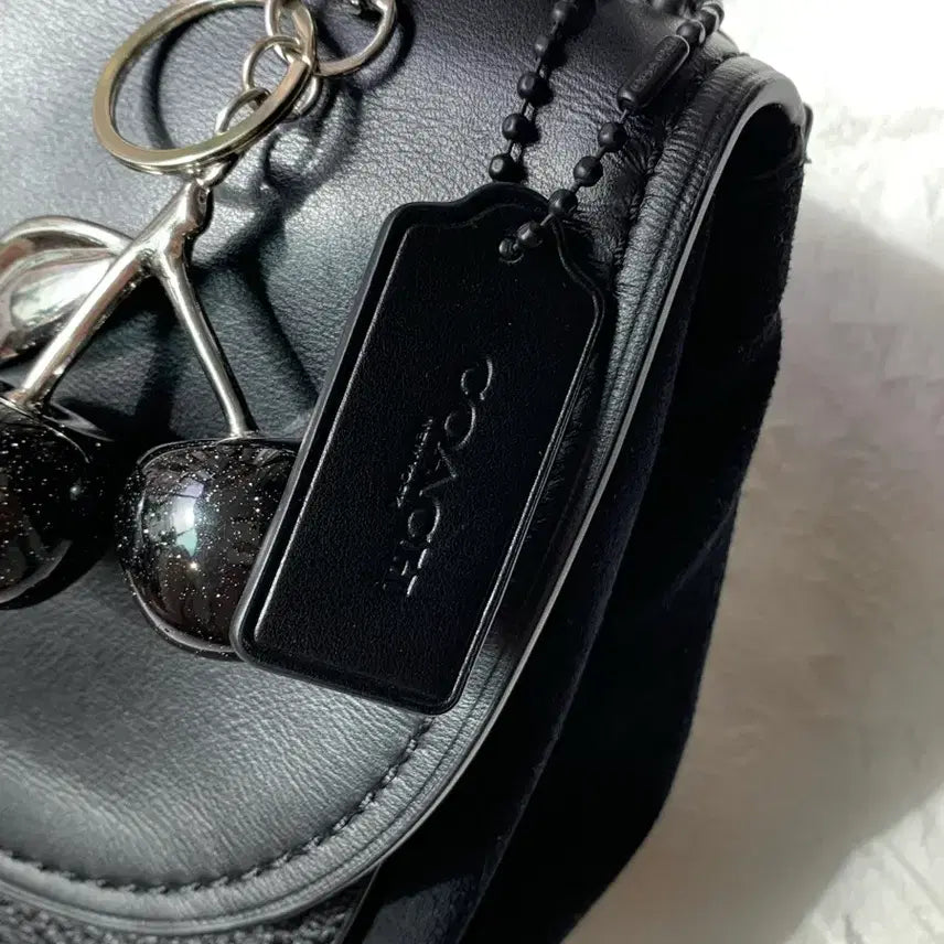 [BUNJANG] Coach All Black Leather Turnlock Shoulder Bag / Coach 올블랙 레더 턴락 숄더백