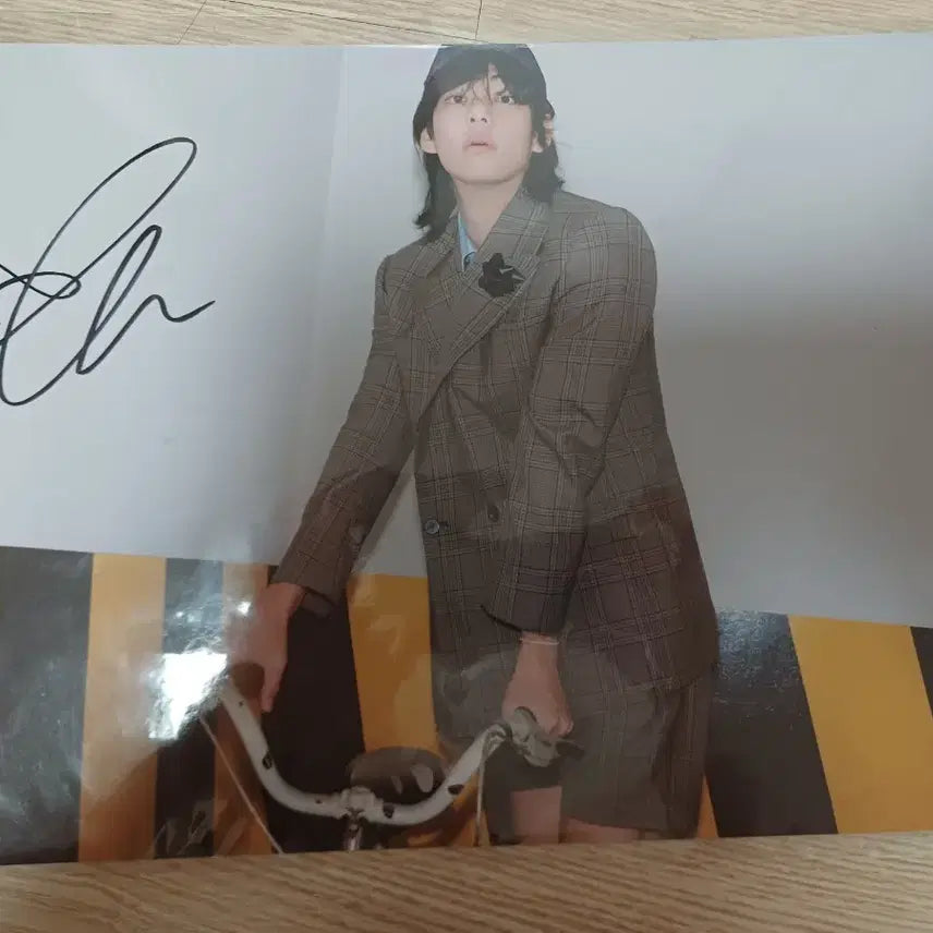 [BUNJANG] BTS V Layover Autographed Poster / BTS 뷔 레이오버 친필사인 포스터