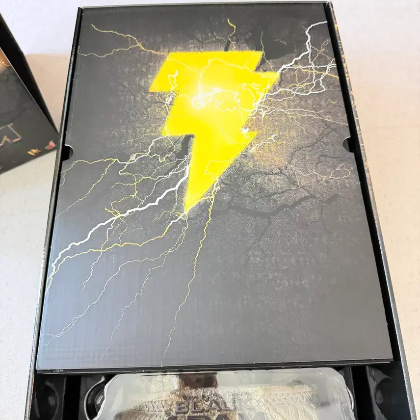 [BUNJANG] Hot Toys Black Adam Golden Armor DX31 Figure / 핫토이 블랙아담 골든아머 DX31 판매합니다.