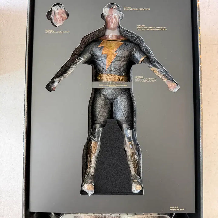 [BUNJANG] Hot Toys Black Adam Golden Armor DX31 Figure / 핫토이 블랙아담 골든아머 DX31 판매합니다.