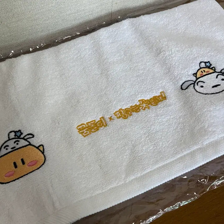[BUNJANG] Crayon Shin-chan x Daejeon Dream-dori Collaboration Whitey Embroidered Towel / 짱구는 못말려X대전 꿈돌이 콜라보 팝업 흰둥이 자수 수건 새상품