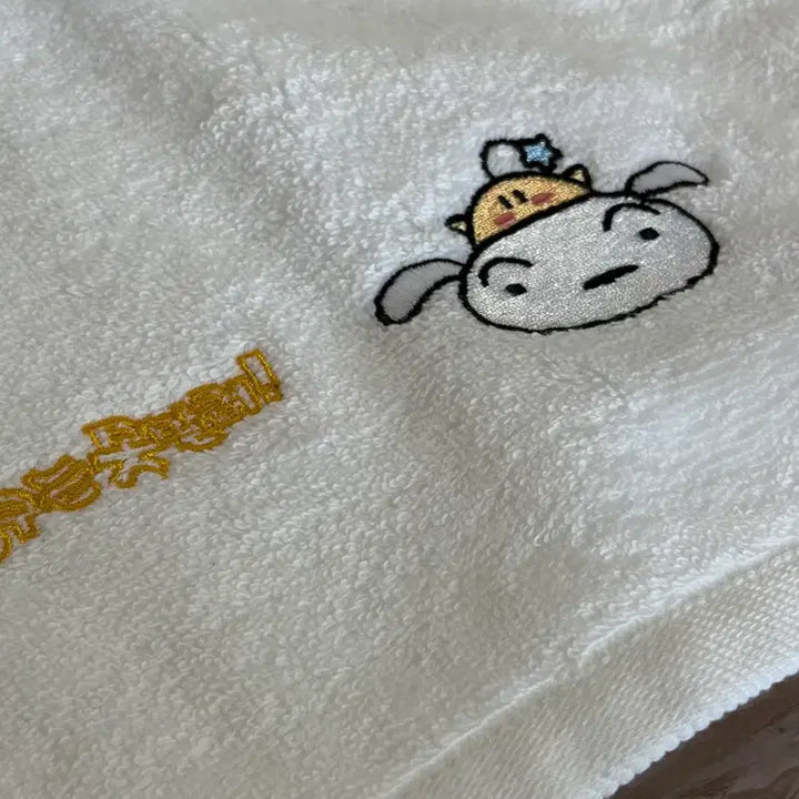 [BUNJANG] Crayon Shin-chan x Daejeon Dream-dori Collaboration Whitey Embroidered Towel / 짱구는 못말려X대전 꿈돌이 콜라보 팝업 흰둥이 자수 수건 새상품