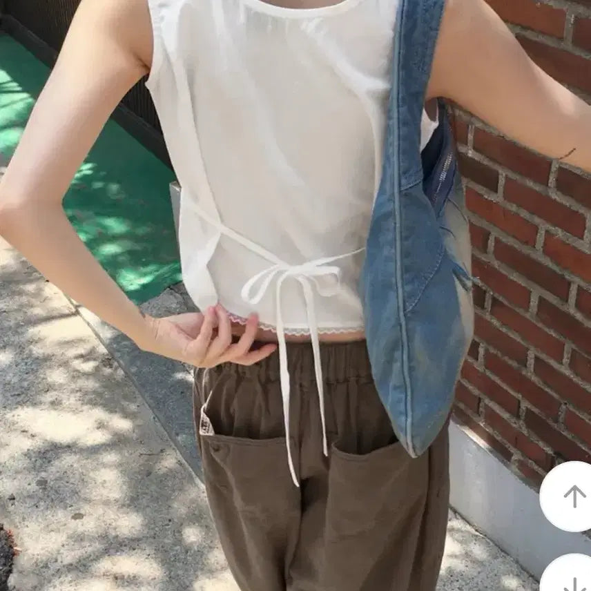 [BUNJANG] Ablley Sleeveless Blouse / (새상품) 에이블리 나시 블라우스