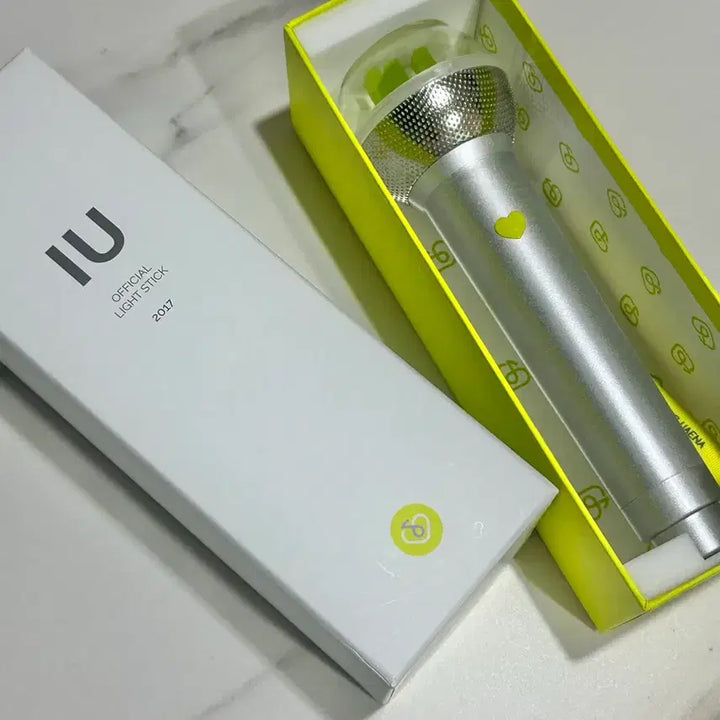 [BUNJANG] IU 1st Generation Silver ICUE Lightstick / 아이유 1기 실버 아이크 응원봉