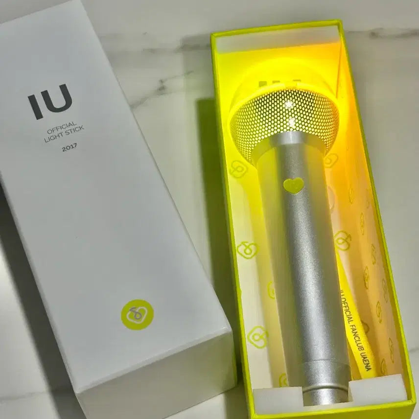 [BUNJANG] IU 1st Generation Silver ICUE Lightstick / 아이유 1기 실버 아이크 응원봉