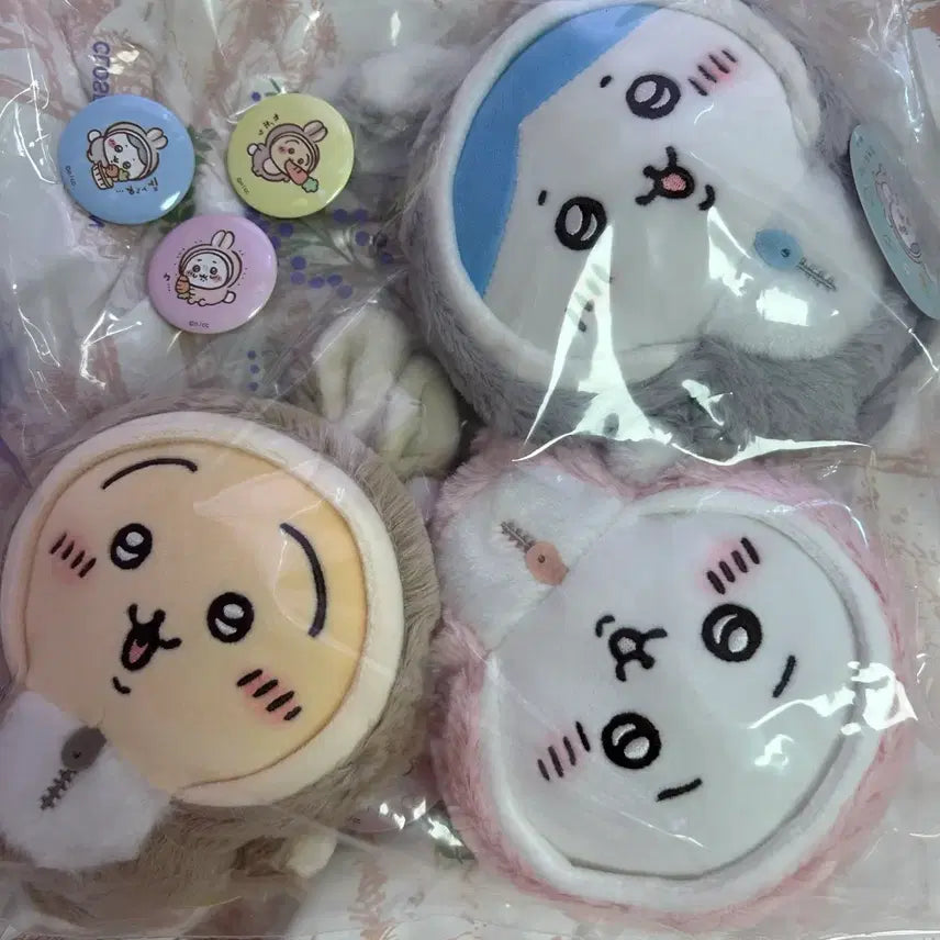 [BUNJANG] Chiikawa 2023 Happy Bag Rabbit Usagi Plushie, Badges, and Postcard Set / 치이카와 2023년 해피백 토끼 하치와레 우사기 누이구루미 뱃지 엽서