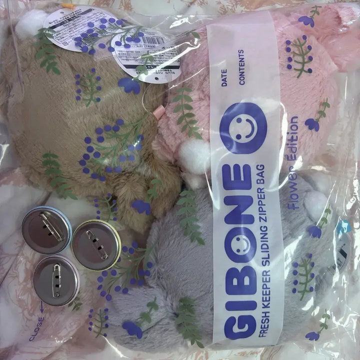 [BUNJANG] Chiikawa 2023 Happy Bag Rabbit Usagi Plushie, Badges, and Postcard Set / 치이카와 2023년 해피백 토끼 하치와레 우사기 누이구루미 뱃지 엽서