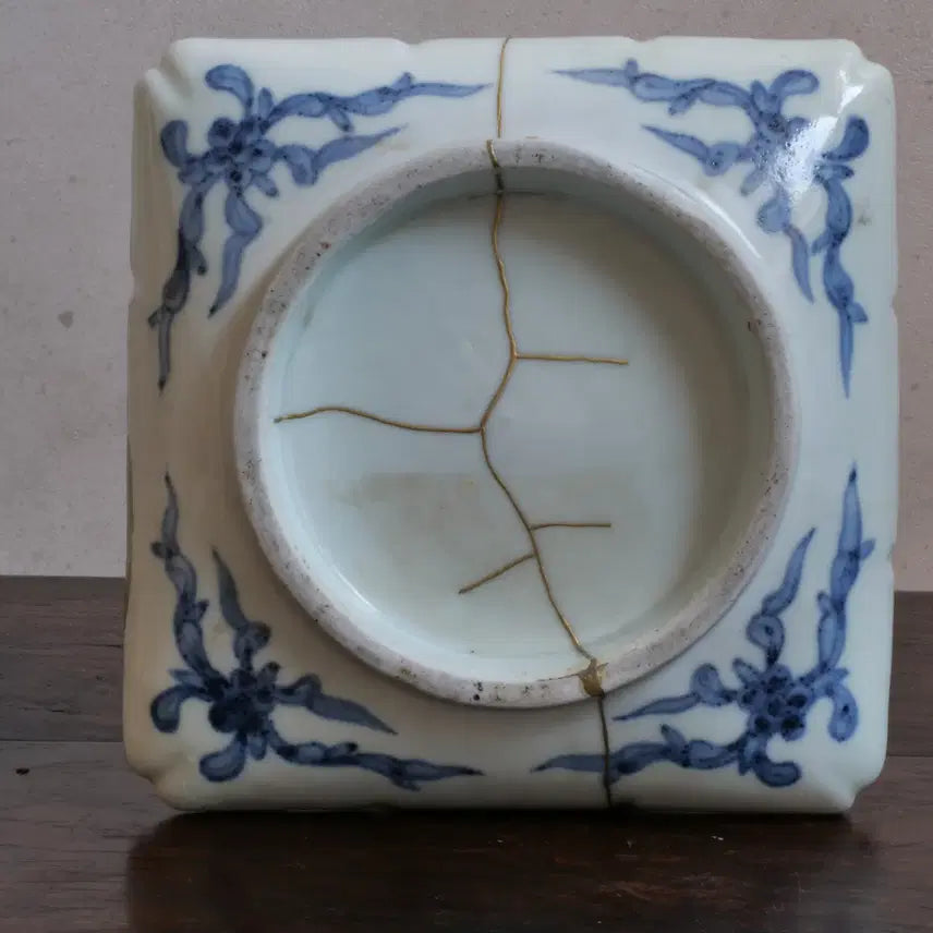 [BUNJANG] White Porcelain Blue-and-White Landscape Fish Motif Plate / 백자 청화 산수 물고기무늬 어문 접시