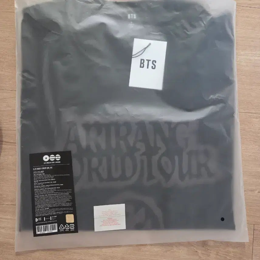[BUNJANG] BTS Arirang World Tour T-Shirt (M Size) / 현물)S/S Tour T-Shirt (Black)M size