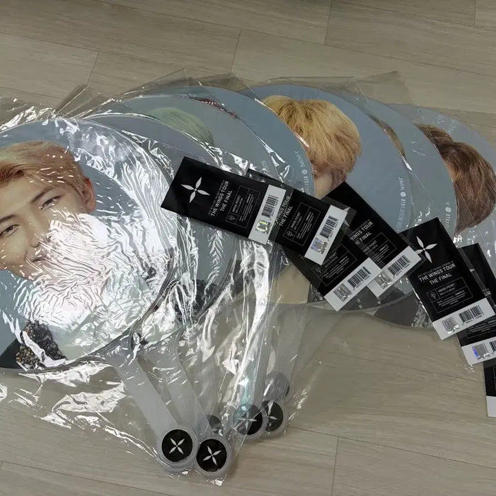 [BUNJANG] BTS Wings Tour Image Picket (Fan) / 방탄소년단 윙즈 이미지 피켓 (부채)