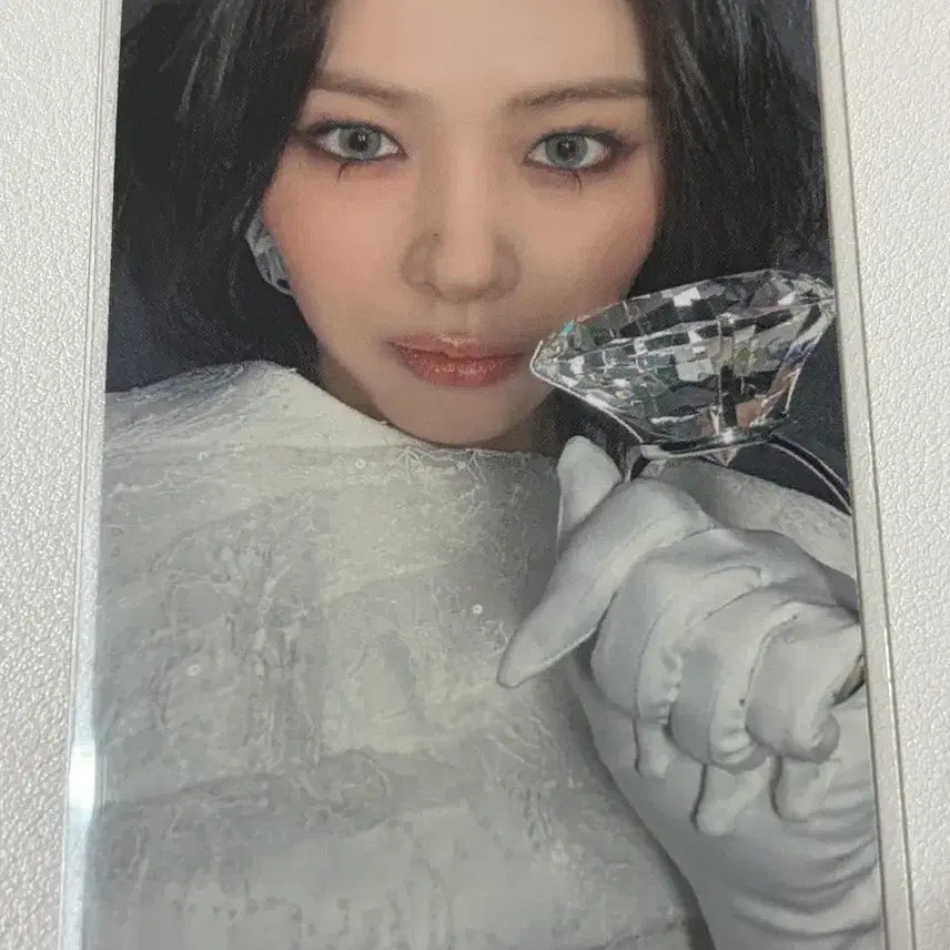 [BUNJANG] ITZY Ryujin Apple Music POB Photocard / [양도] 있지(ITZY) 류진 애플뮤직 특전 포카