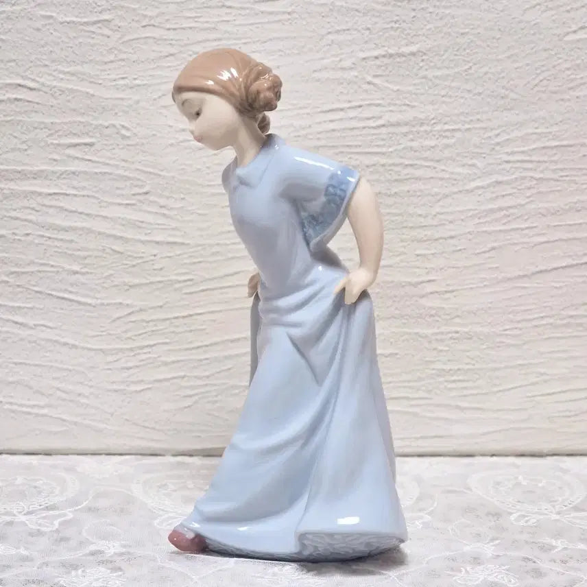 [BUNJANG] Lladro Nao My New Shoes Figurine / 스페인 야드로 나오 피겨린 작품 도자기인형 빈티지 나의 새 신발 장식