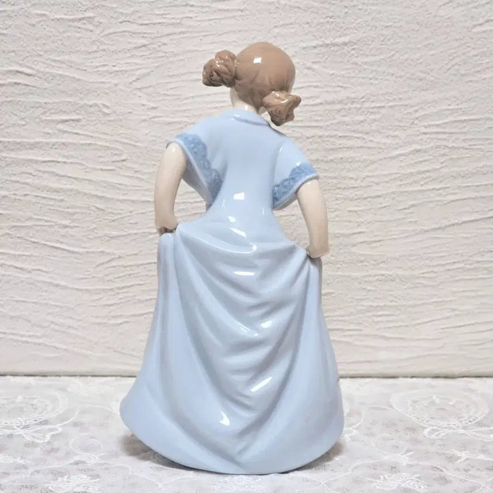 [BUNJANG] Lladro Nao My New Shoes Figurine / 스페인 야드로 나오 피겨린 작품 도자기인형 빈티지 나의 새 신발 장식