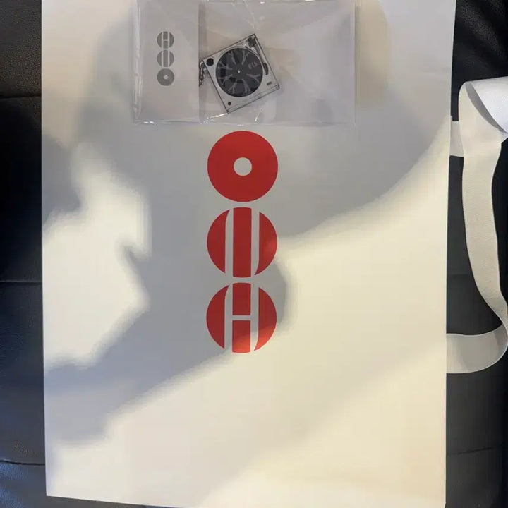 [BUNJANG] BTS Turntable Keyring and Arirang Pop-Up Shopping Bag Set / BTS Turntable Keyring